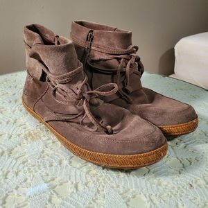 Grey Ugg High-Top Moccasins Shoes